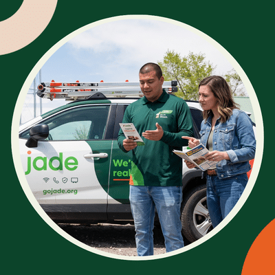 Jade SmartHome Specialist talking to new customer
